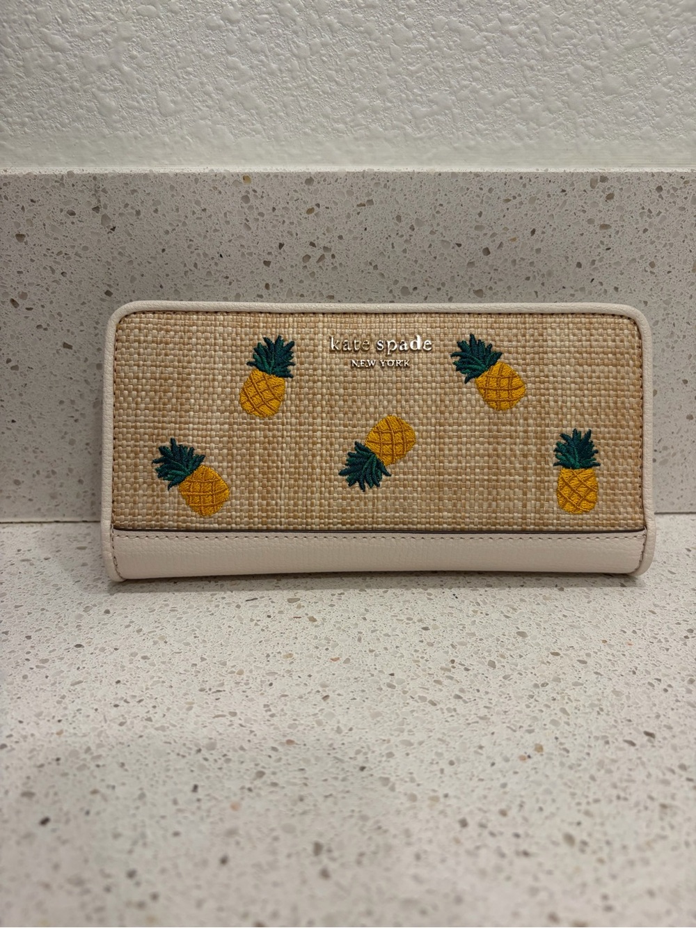 kate spade new york Darcy Large Slim Women's Pineapple Bifold Wallet EUC